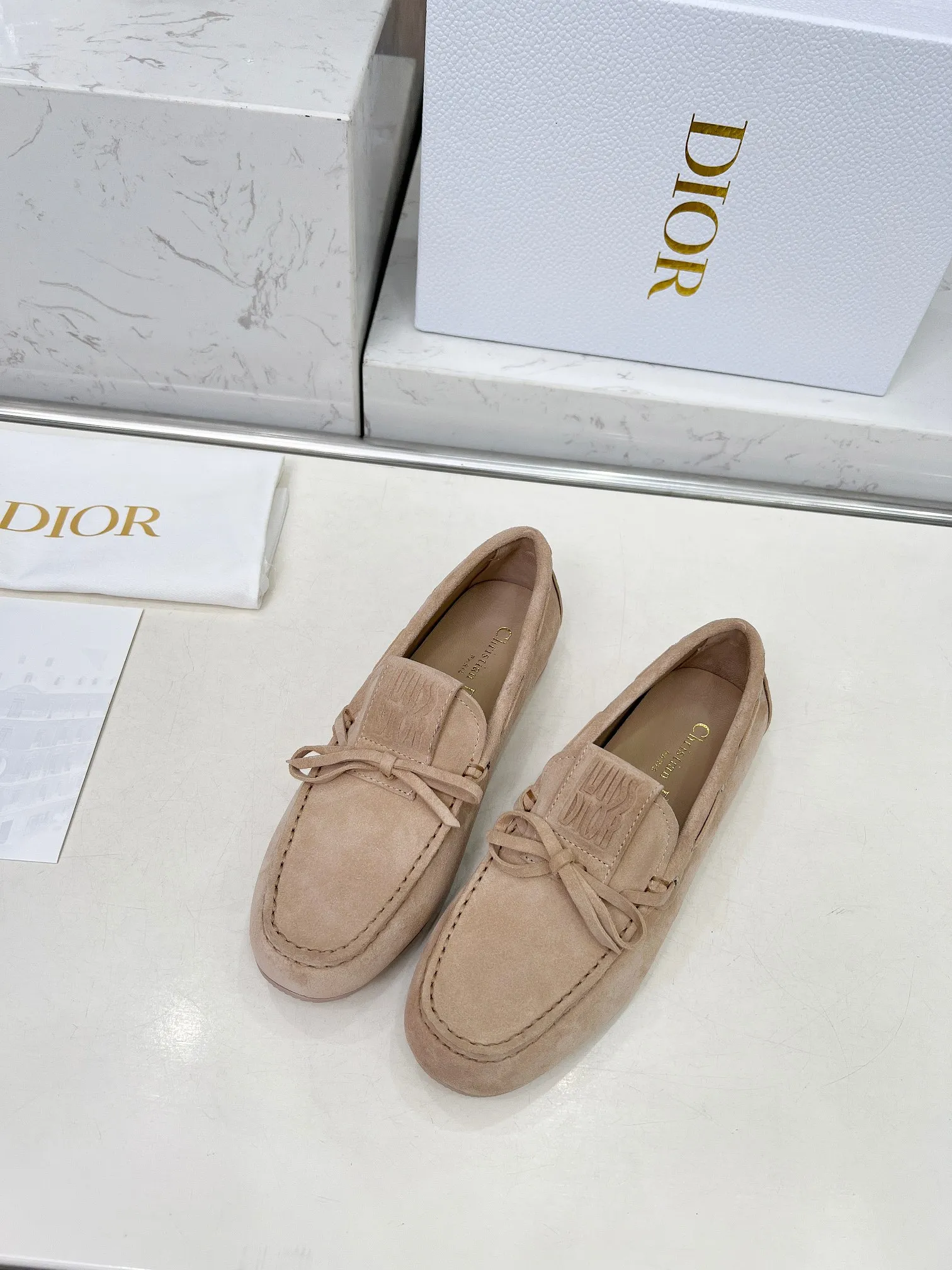 👟👟Ex-factory price 500👟👟 Dior's new spring and summer ultra-light jelly series loafers are brand new. The layout strives to create fashionable classic items. New products created at the first substantial show of Paris Fashion Week. The inspiration is cleverly combined by the D chief designer on the perfect shoe shape. Paired with brand buckles, it is even more fashionable! Original version, perfect and exquisite workmanship!  ✔️Upper: original fabric ✔️Inner lining: imported sheepskin lining ✔️Sole: original outsole ✔️Size: #35-41 (40 41 customized items are not returnable)